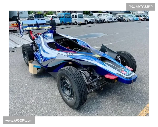 威廉姆斯车手阿尔本专访：分享驾驶FW27赛车体验与机械抓地力提升感受